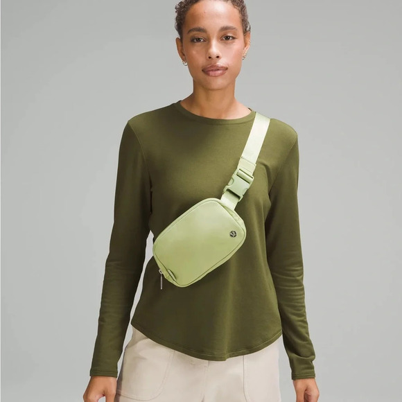 🆕💚 Lululemon Everywhere Belt Bag - Edamame Green - Picture 3 of 7